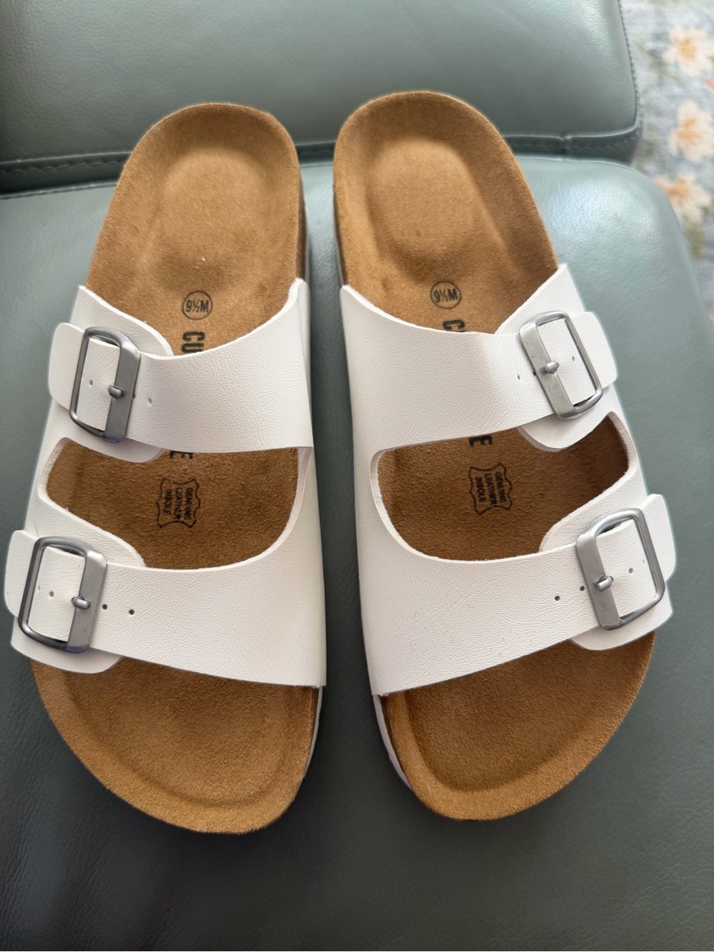 Cushionaire Lane Cork Footbed Sandals in White - BRAND NEW!